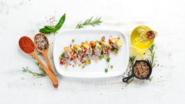 Тарелка с аппетитным блюдом